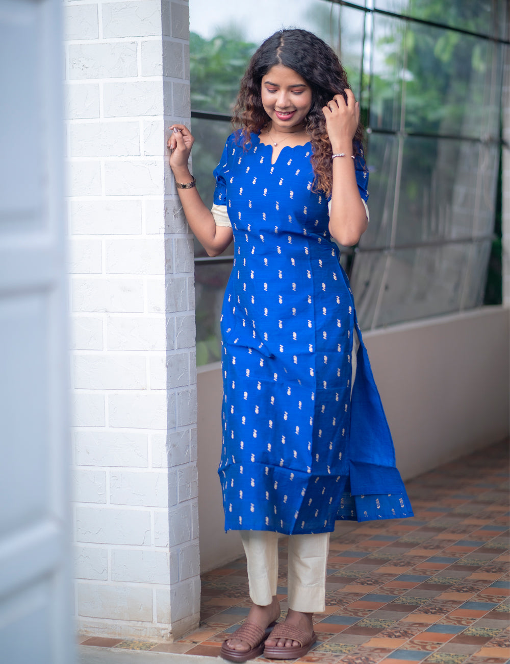 ROYAL BLUE RAWSILK AMILY KURTA SET 2PC