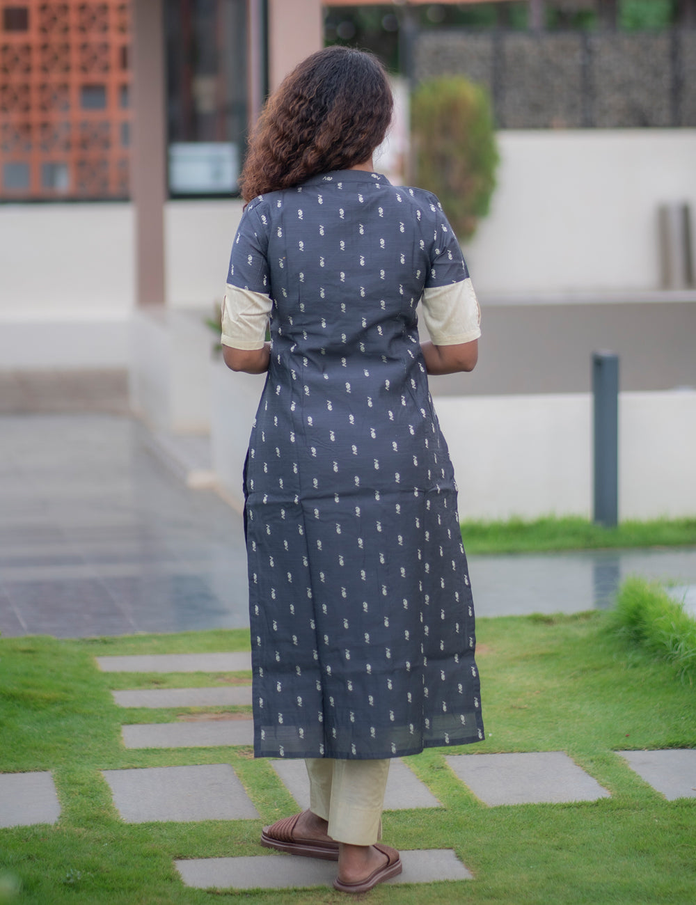 GREY/OFFWHITE  RAWSILK VENBA KURTI SET 2 PCS