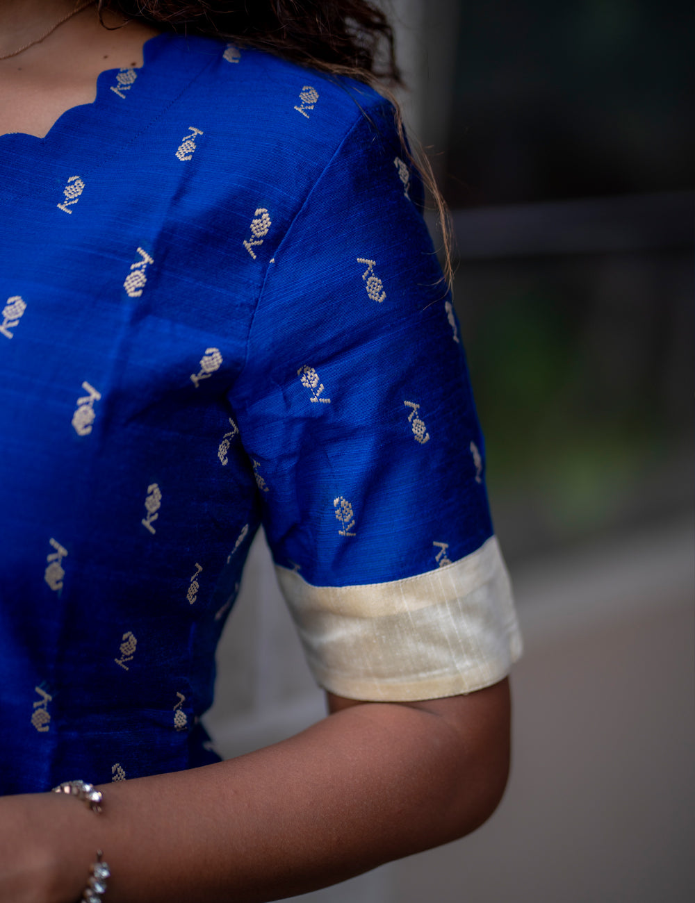ROYAL BLUE RAWSILK AMILY KURTA SET 2PC