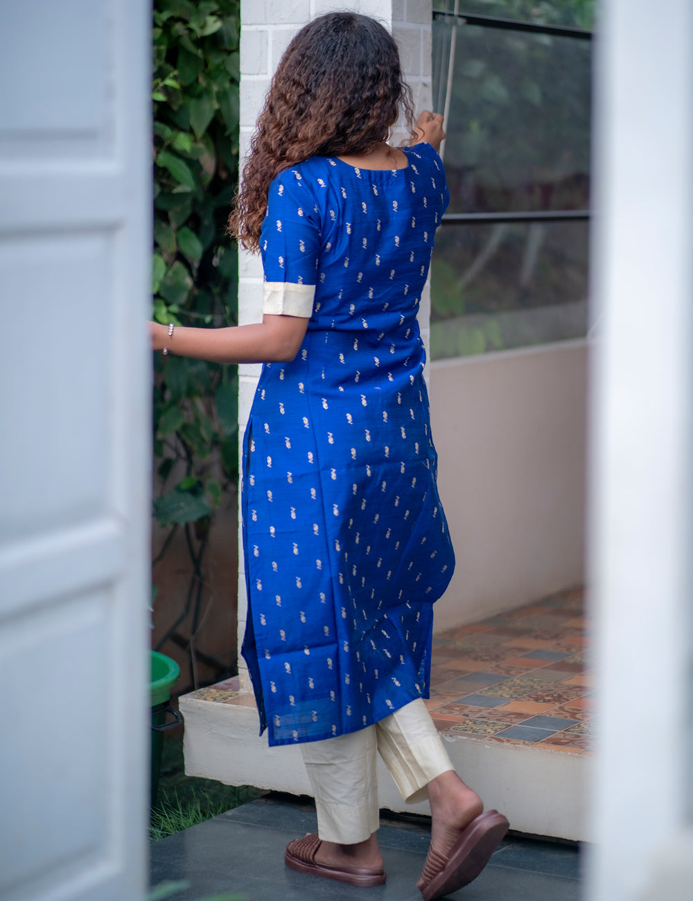 ROYAL BLUE RAWSILK AMILY KURTA SET 2PC