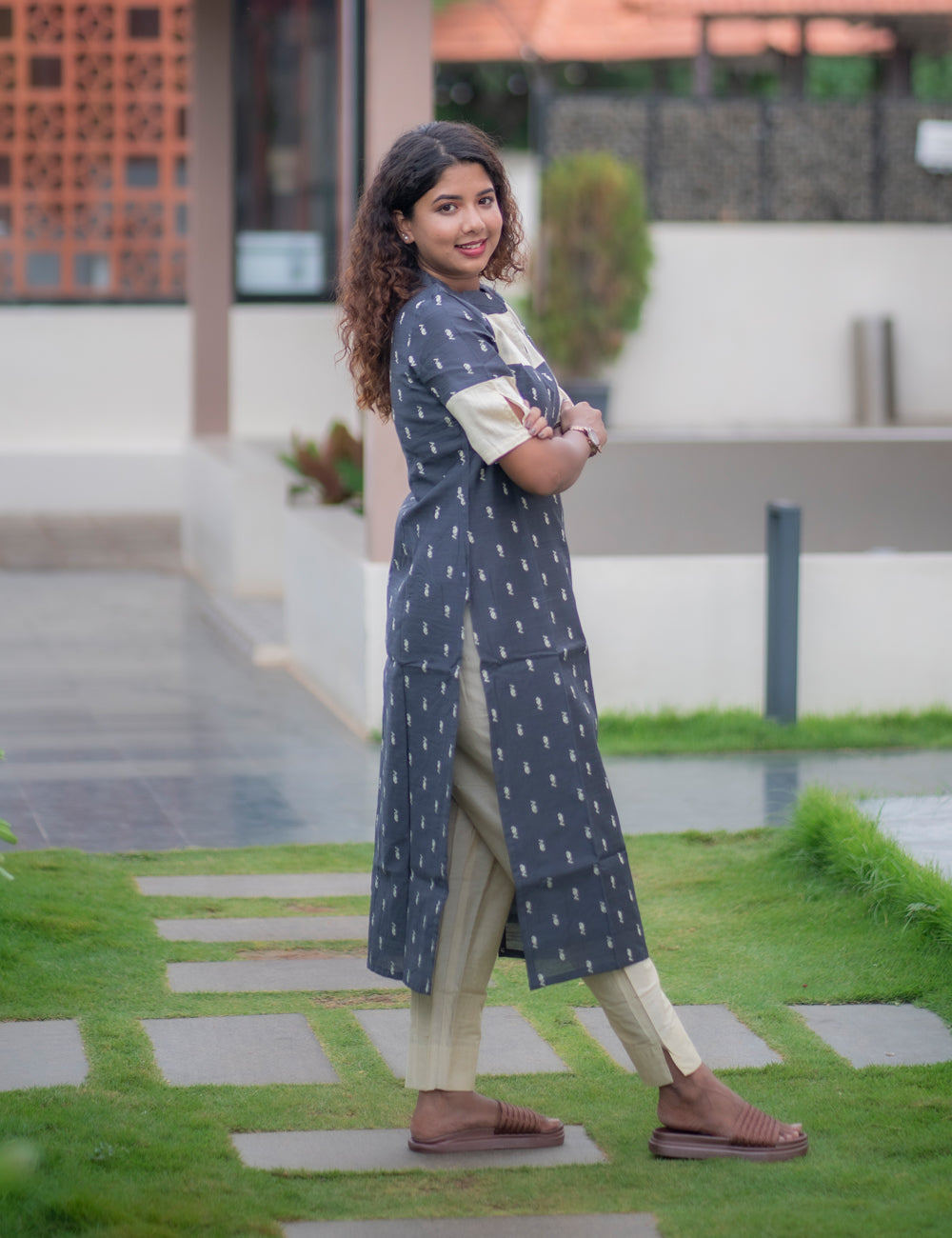 GREY/OFFWHITE  RAWSILK VENBA KURTI SET 2 PCS