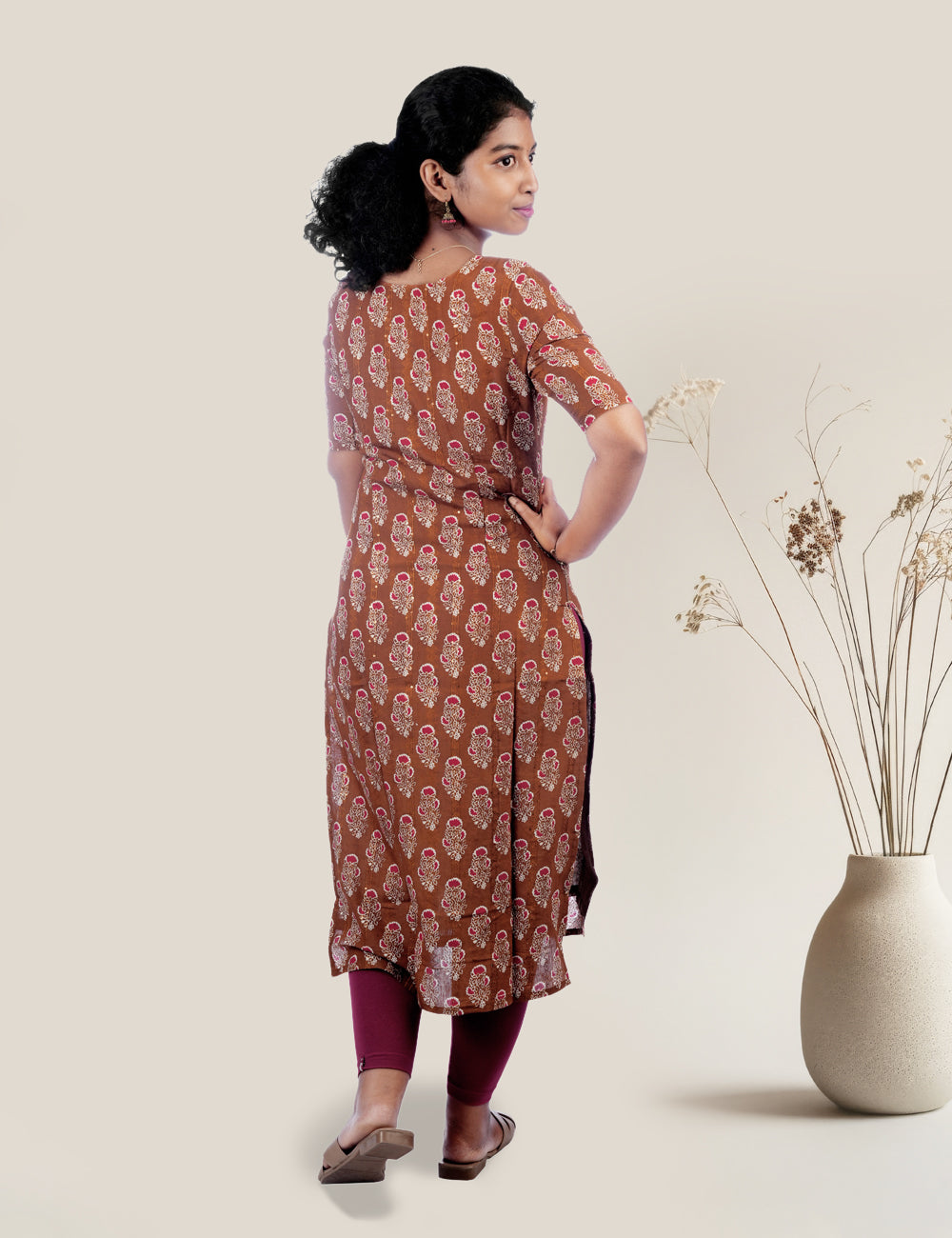 BROWN FLORAL PRINTED OVIYA STRAIGHT KURTI